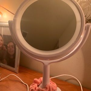 Vanity mirror